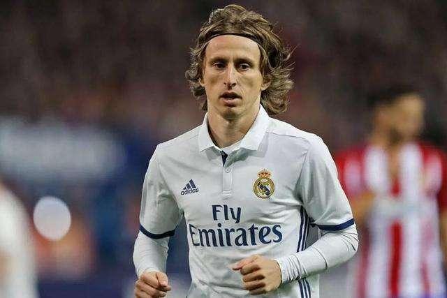 梅西一年三大MVP！造进球74个！快踢满全场还能边线一过四！